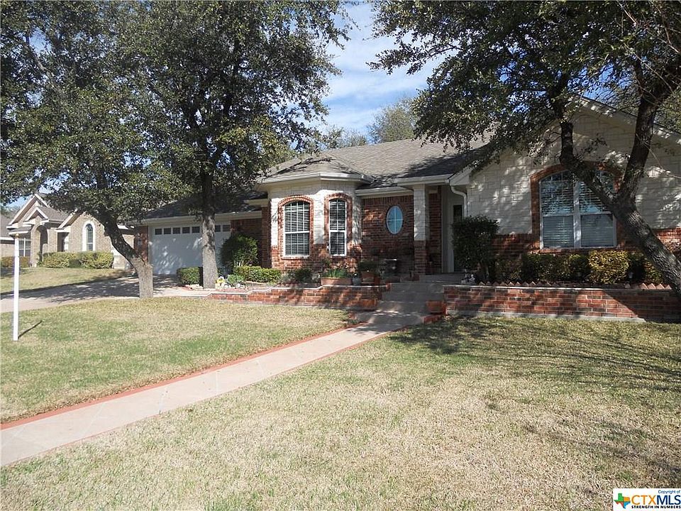 1st image of 403 Wrought Iron Dr