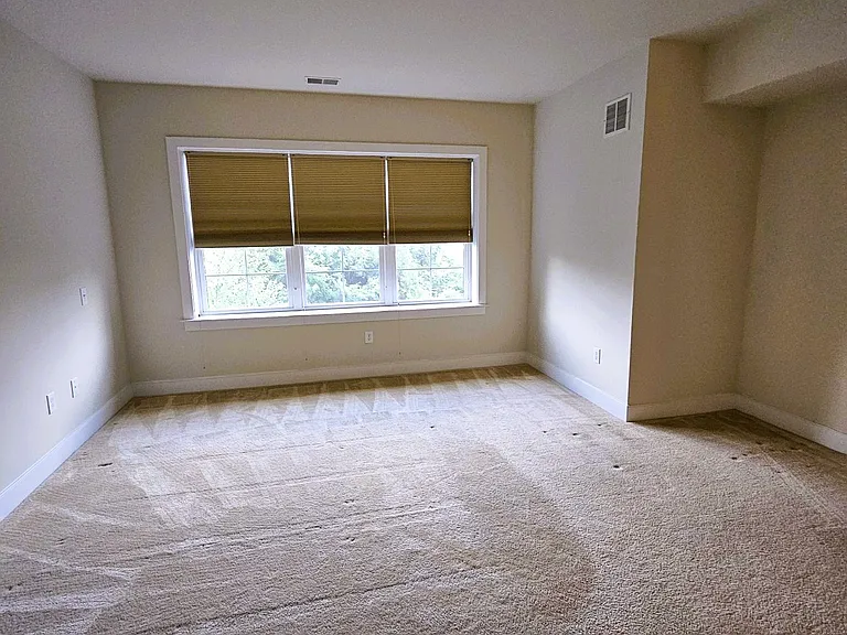 2905 Bleeker St #205 — Photo 10