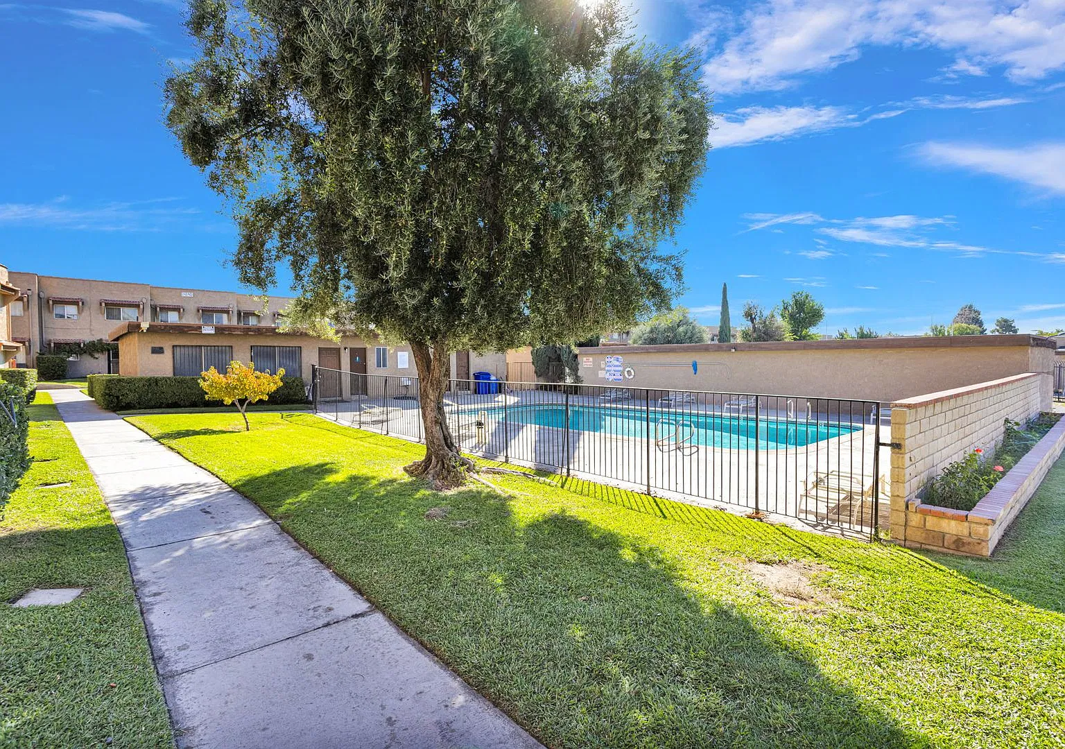 14370 La Paz Dr — Photo 3
