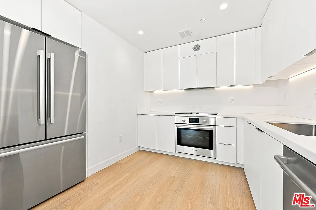 2 bed, 2.0 bath, 1720 sqft, $5,500 — Photo 4