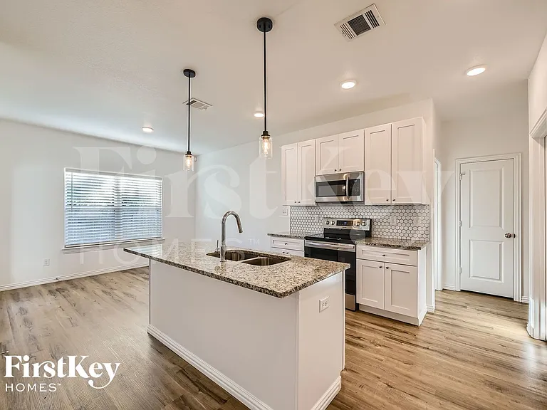7384 Parkside Place Dr — Photo 8