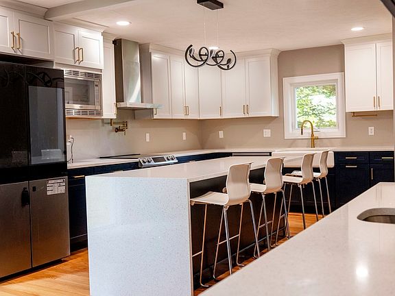 5th image of 251 Conant St
