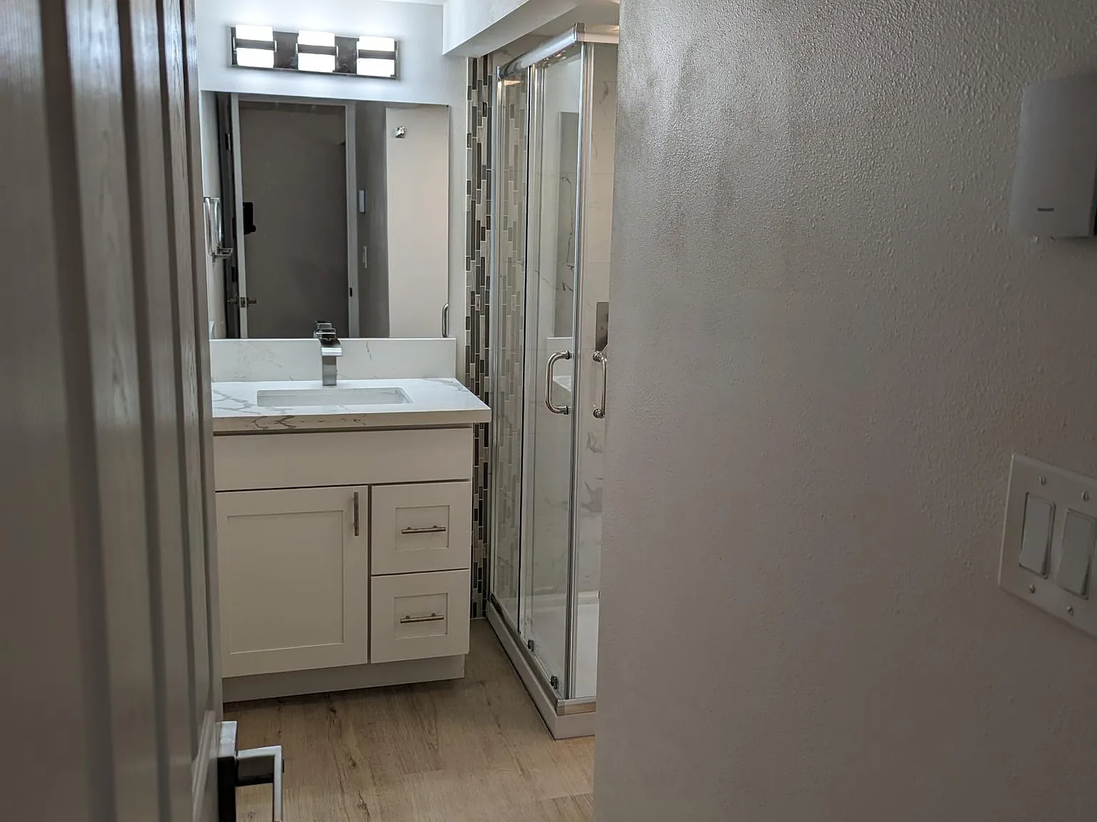 3 bed, 1090 sqft, $3,300 — Photo 4