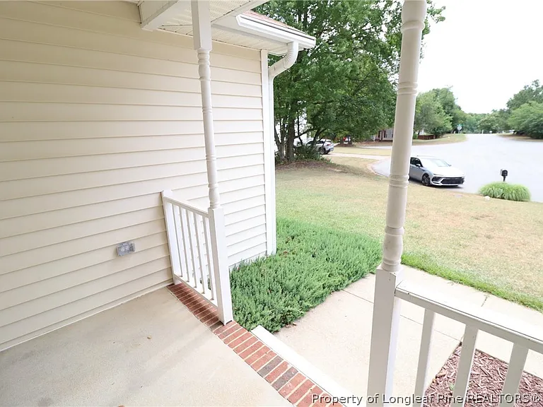 504 Noonday Ct — Photo 2