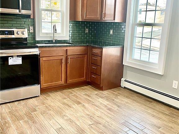 4th image of 26 Courtland St #2R