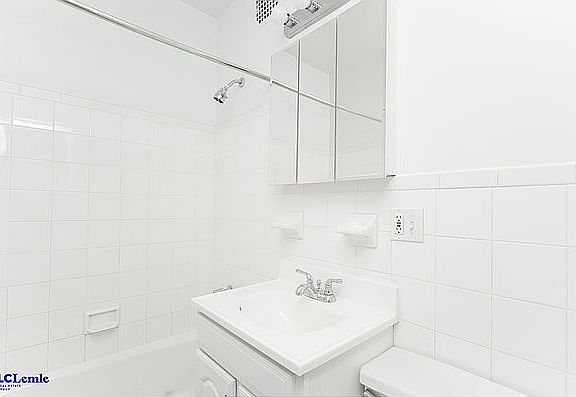 4th image of 505 E 88th St APT 4A