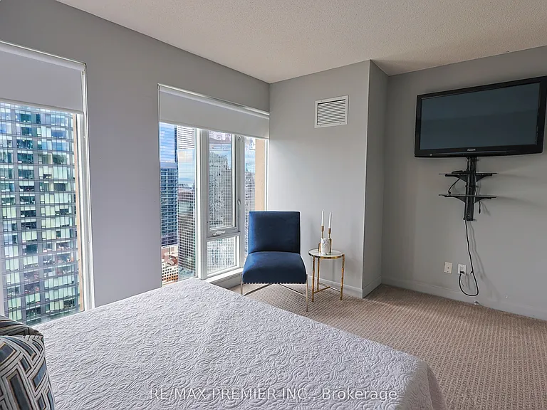 210 Victoria St #4407 — Photo 40
