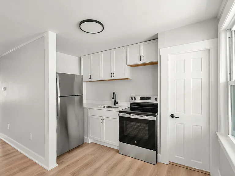 New Kitchen, Microwave has been added since photos taken.