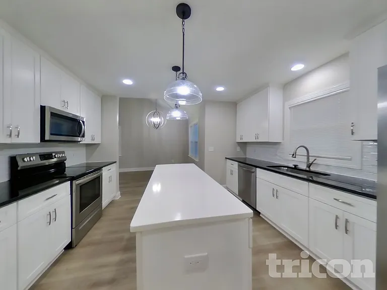 2501 Haybrook Ln — Photo 6
