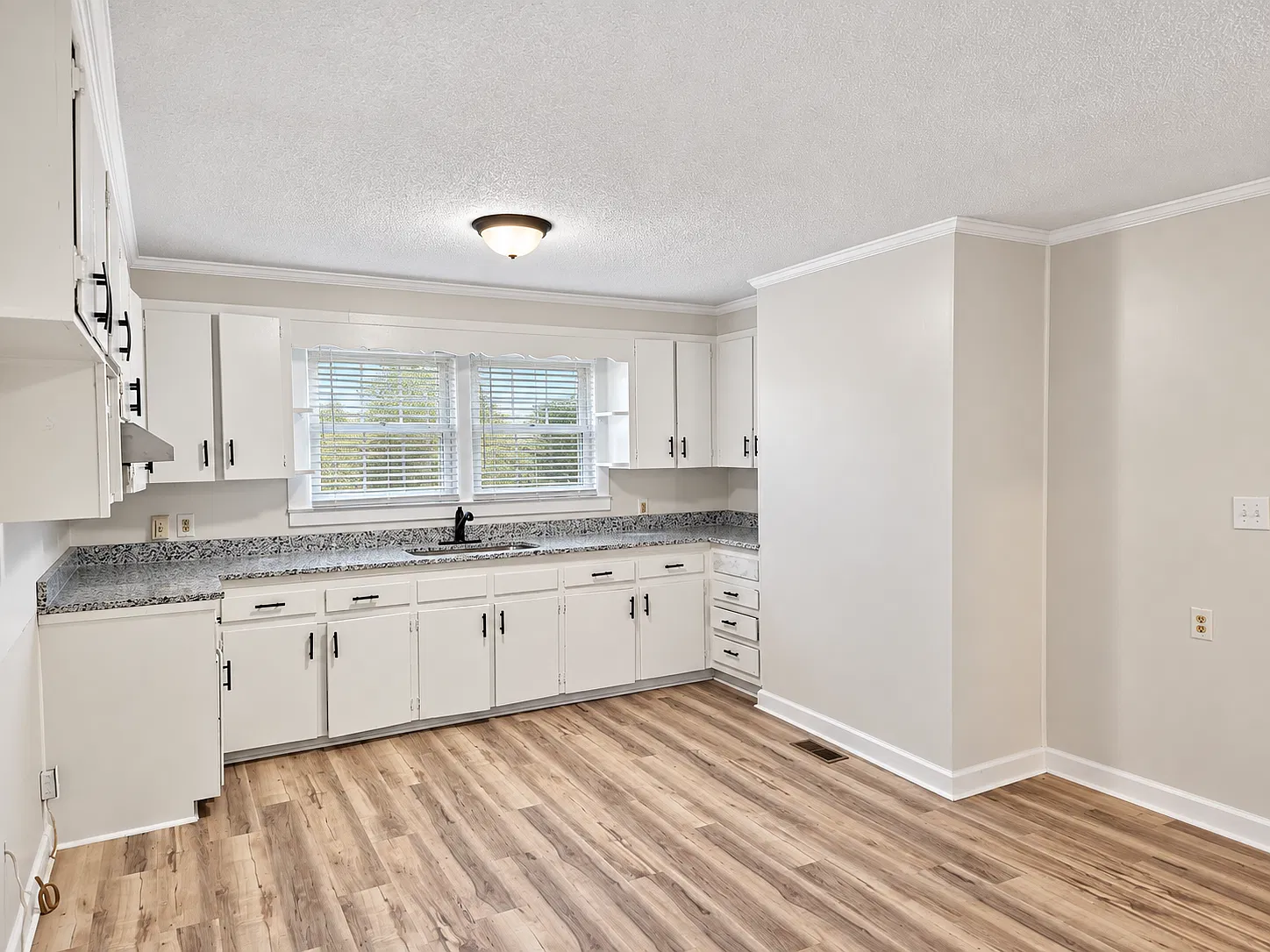 3 bed, 1464 sqft, $1,450 — Photo 2