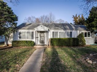 105 NW 19th St, Blue Springs, MO 64015