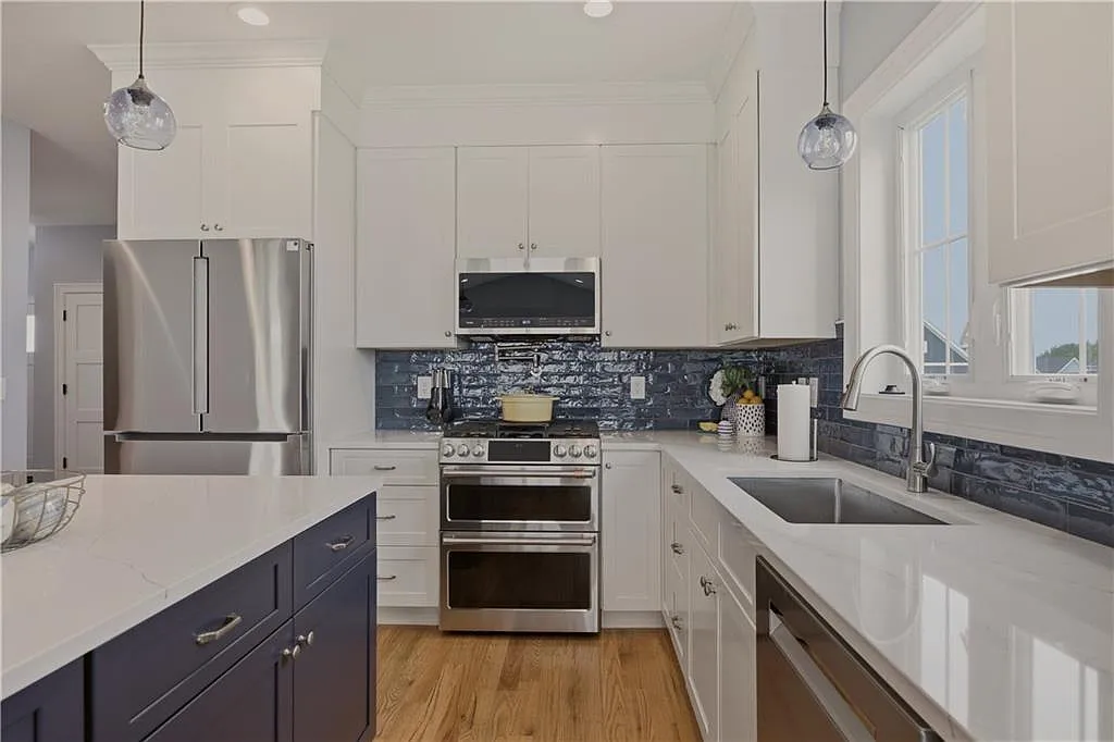 3 bed, 3.5 bath, 2000 sqft, $4,400 — Photo 3