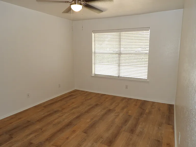 3100 Elizabeth St #101 — Photo 11