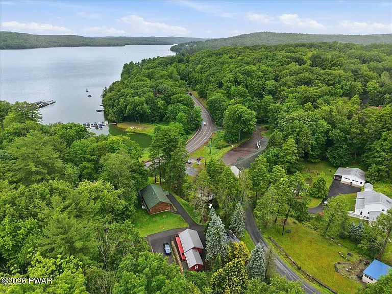 107 Apple Dr — Photo 3
