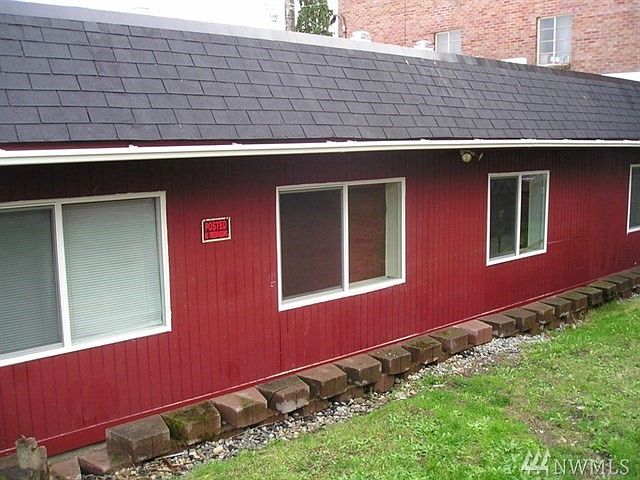 2nd image of 1114F Court E