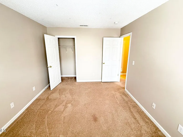 412 Canyon Lake Cir — Photo 16