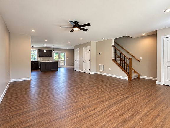 4th image of 811 Hopeland Rd