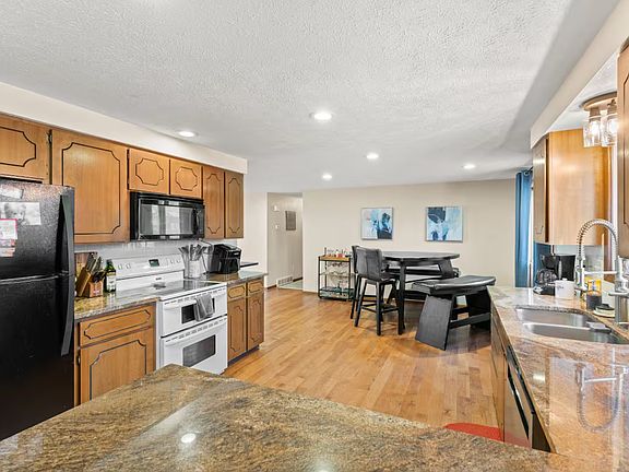 4th image of 539 W 48th St