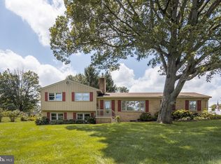 2734 Calkins Rd, Herndon, VA 20171