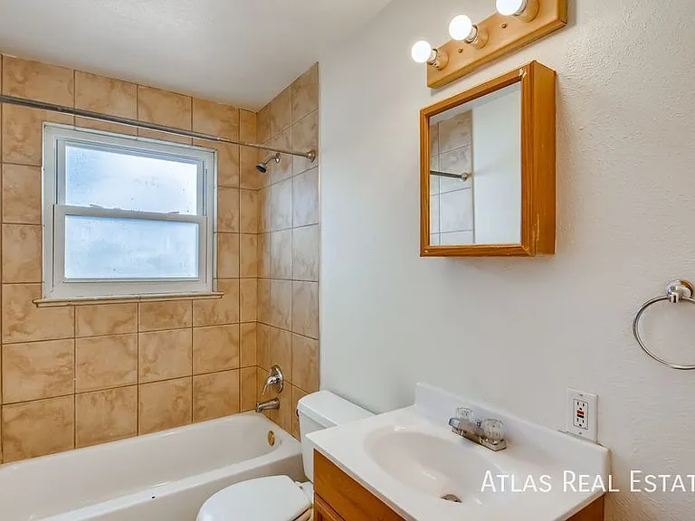 2714 N Grove St — Photo 21