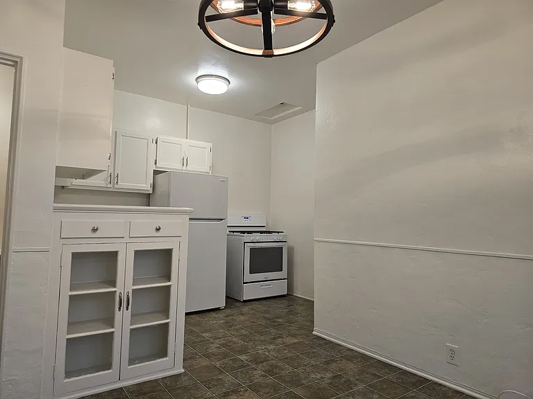 650 S Cloverdale Ave #8 — Photo 5