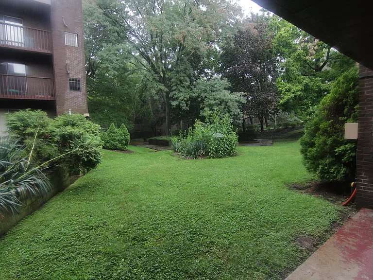 Village Square — Photo 32