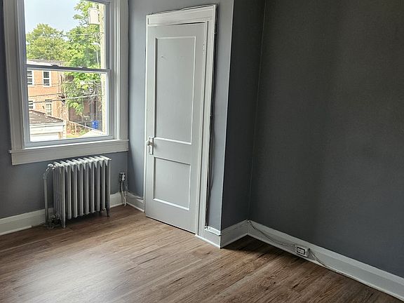 3rd image of 3326 Kenyon Ave