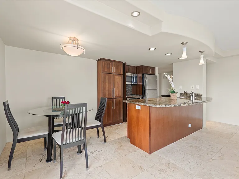 240 Makee Rd #12C — Photo 6