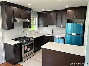 5 bed, 3.0 bath, 1413 sqft, $5,300 — Photo 2