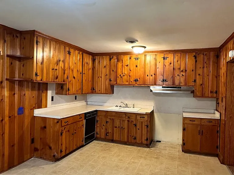 144 N Fairview Cir — Photo 9