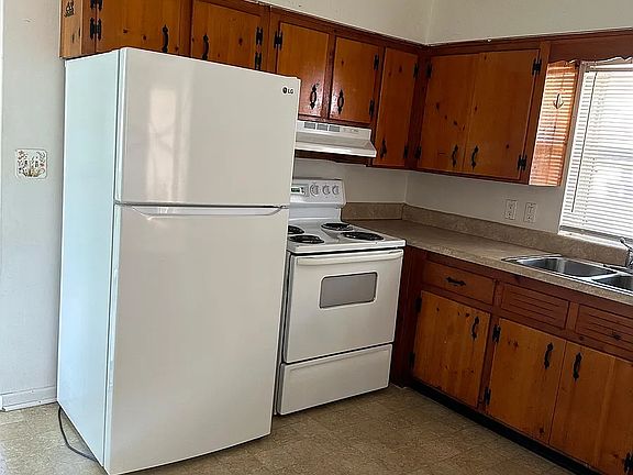 3rd image of 660 Avenue C SW #660