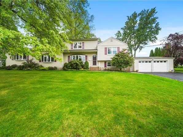 4 Thomas Place, Valhalla, NY 10595