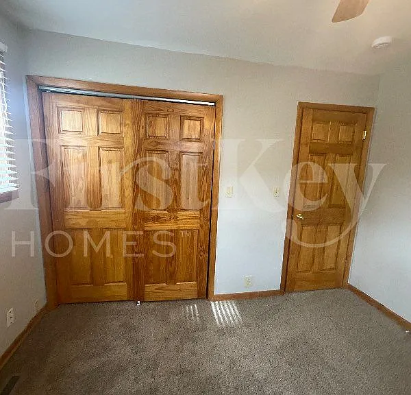 422 Granville Ave — Photo 8