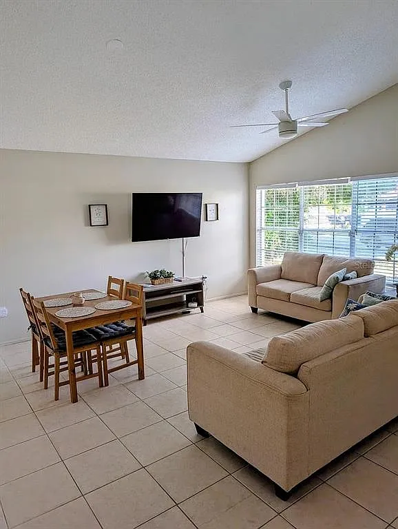 4 bed, 2.0 bath, 1182 sqft, $2,600 — Photo 4