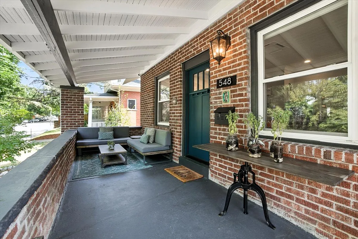 2 bed, 1100 sqft, $2,600 — Photo 3
