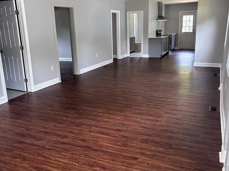 9940 Naylor Ave — Photo 14