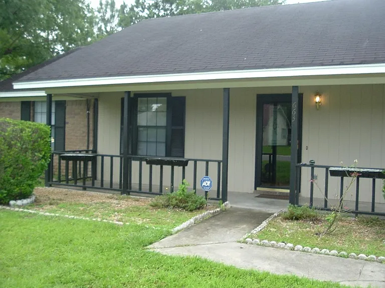 663 Windhaven Dr — Photo 3