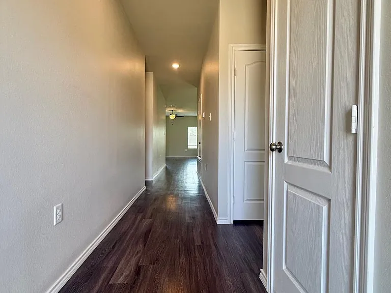 1411 Monterey Dr — Photo 3