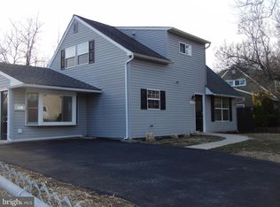 281 Holly Dr, Levittown, PA