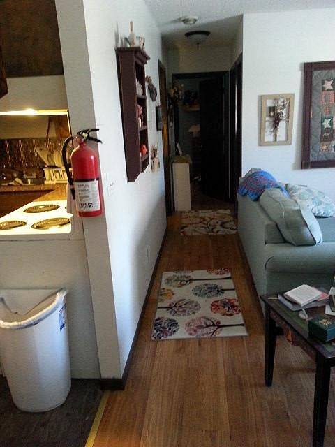 2nd image of 590 Fairlawn Ave W APT 4