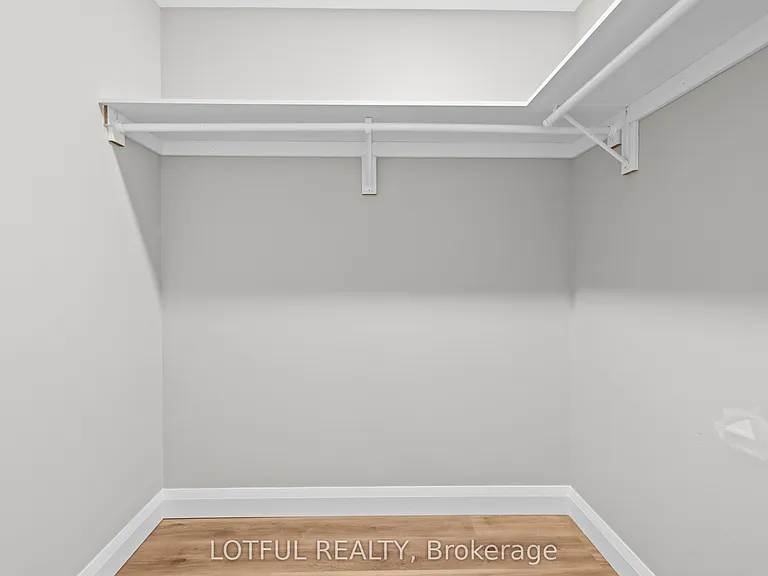 516 Tweedsmuir Ave #D — Photo 15