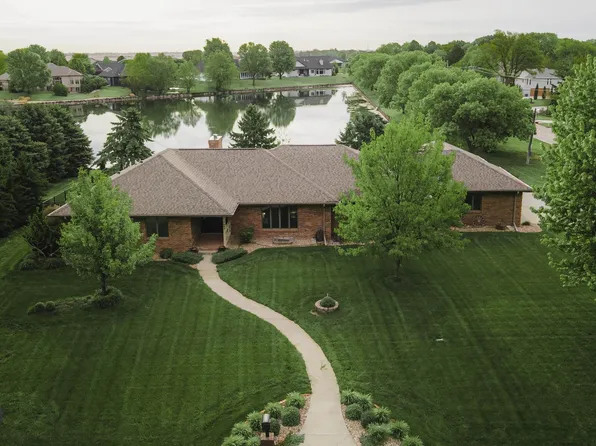 5802 Quail Ridge Ave, Hastings, NE 68901