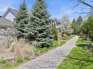 1085 Harrogate Dr #35, Hamilton, ON L9K 1R2