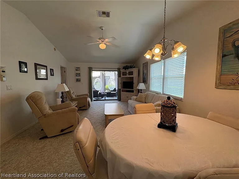 2103 Villaway E — Photo 9