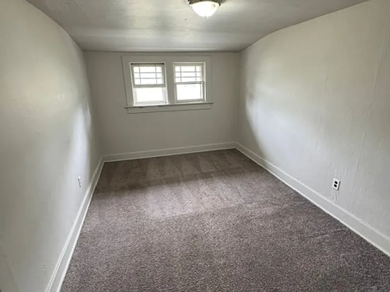 1018 Archer Ave — Photo 2