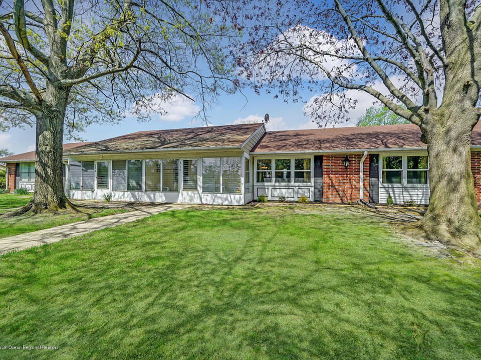 1st image of 335B Canterbury Ct #100B