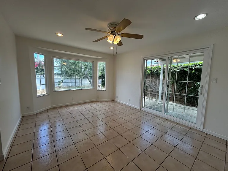 1430 Linwood Dr — Photo 9