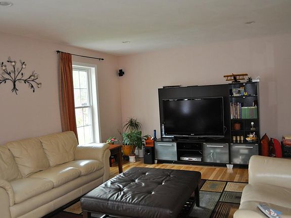 3rd image of 44 Cherrywood Dr