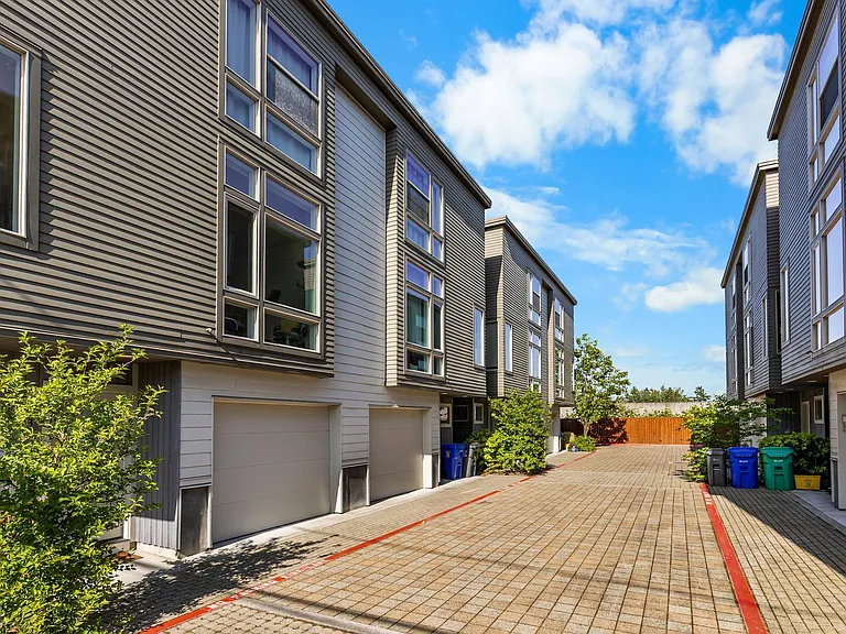 1217 N Morgan St — Photo 17
