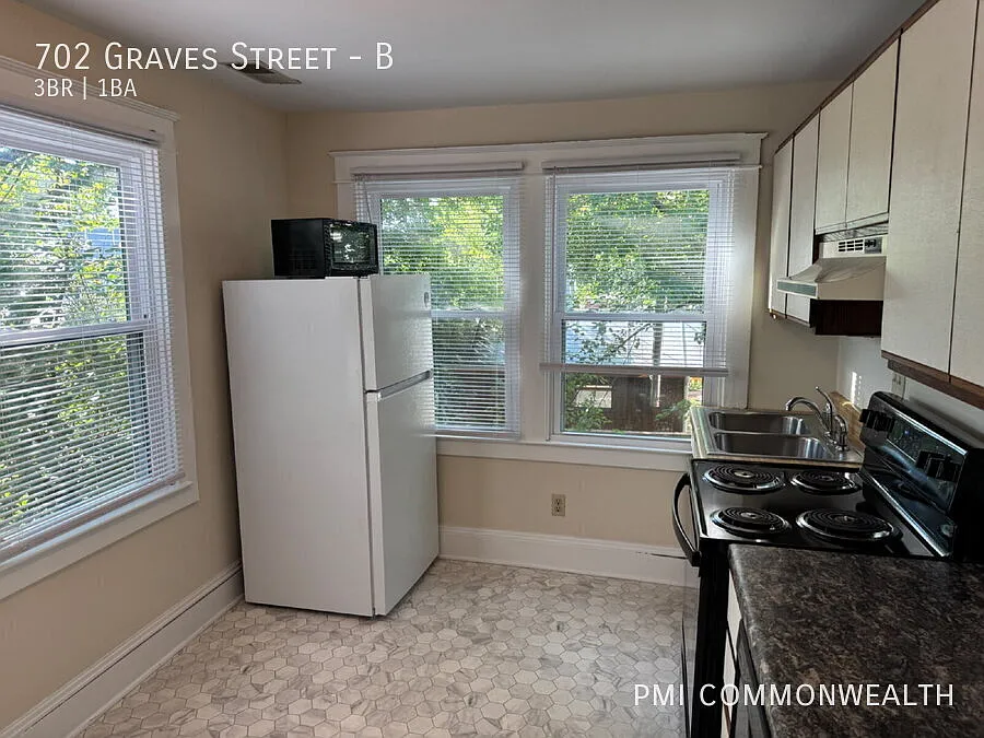 3 Bed / 1 Bath Duplex (Available Now) — Photo 2